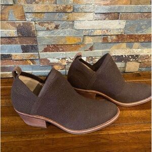 New Sofft Brand Brown Booties 7.5 (fit like 7)
